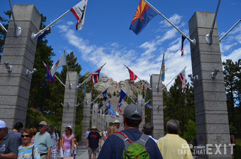 Mt-Rushmore-Entrance-Flags
