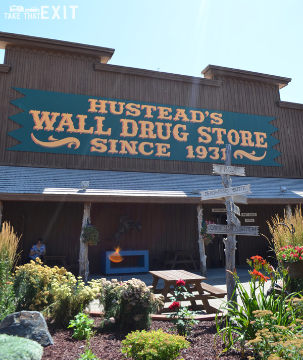 Wall-Drug-Store-front-south-dakota