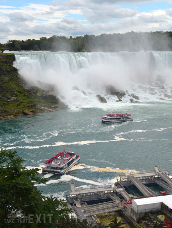 Canadian-Maid-Mist-boat-tour-Niagara