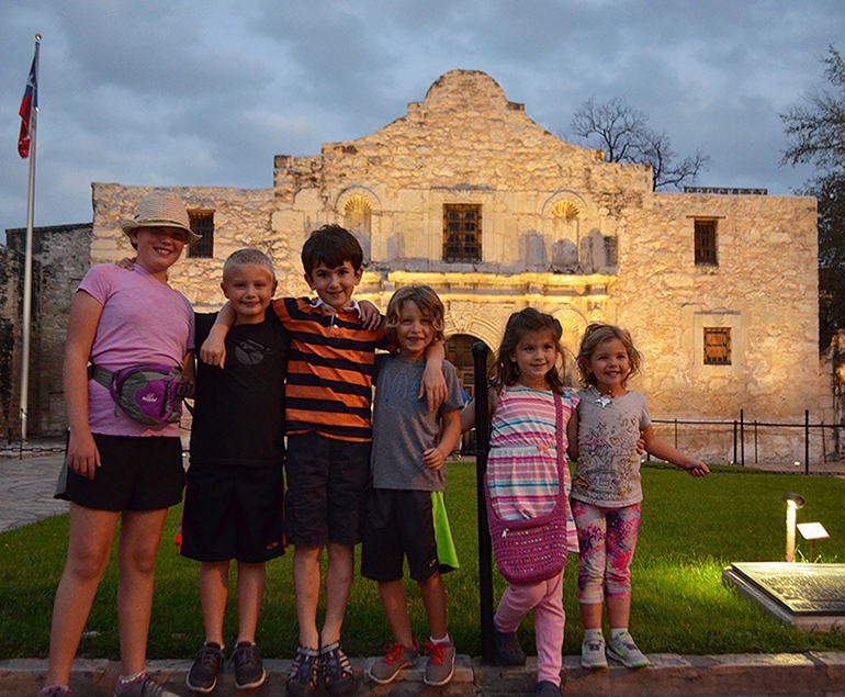 Alamo-Traveling-Families