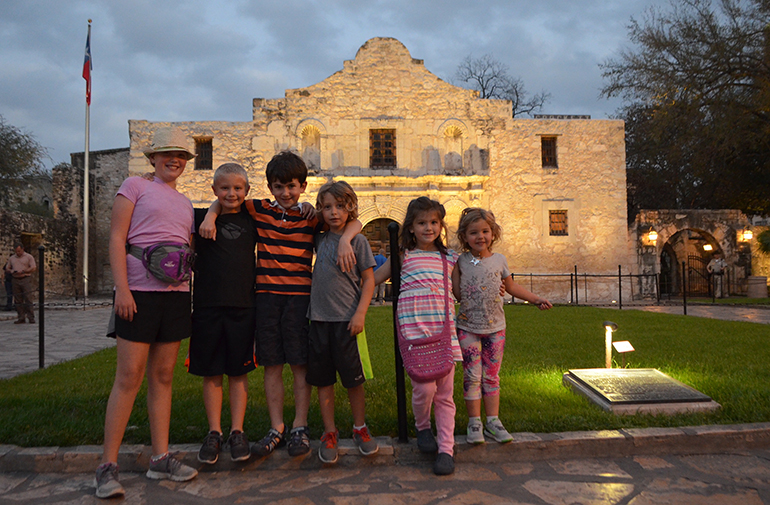 Alamo-visit-with-friends