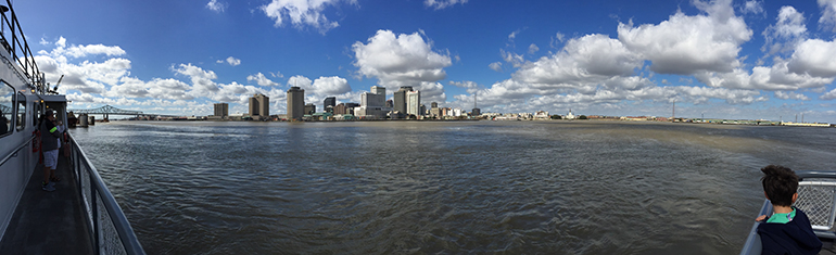 New-Orleans-Ferry-to-French-Quarter