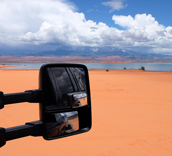 Towing-Sand-Hollow-State-Park-orange-sand