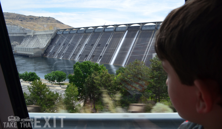 Grand-Coulee-Dam-view-from-bus