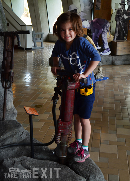 Grand-Coulee-Dam-visitor-center-history