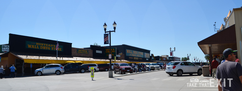 Wall-Drug-South-Dakota-street