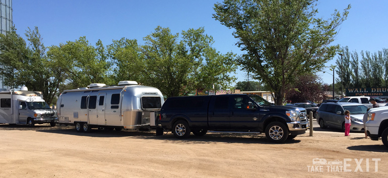 Wall-Drug-Trailer-Parking