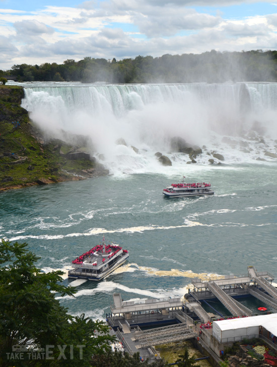 Canadian-Maid-Mist-boat-tour-Niagara