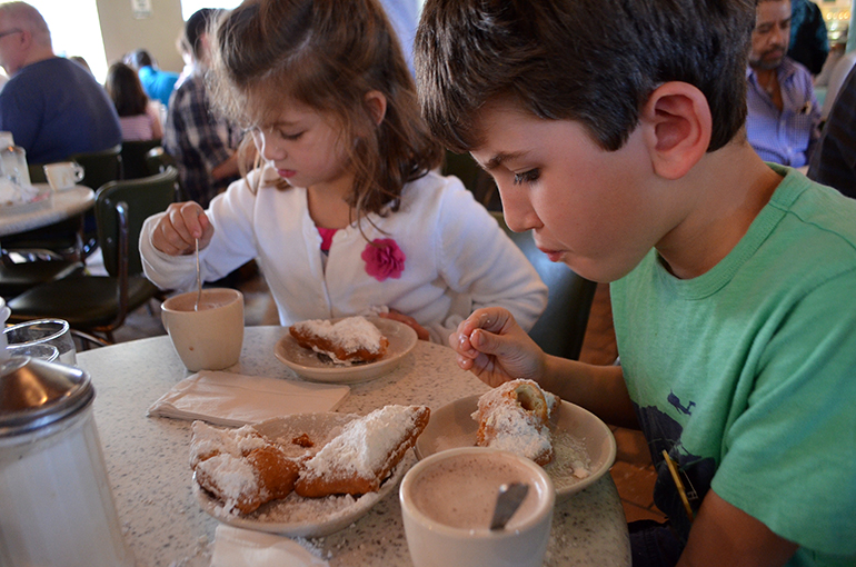 Beignets-Cafe-Du-Monde-NOLA