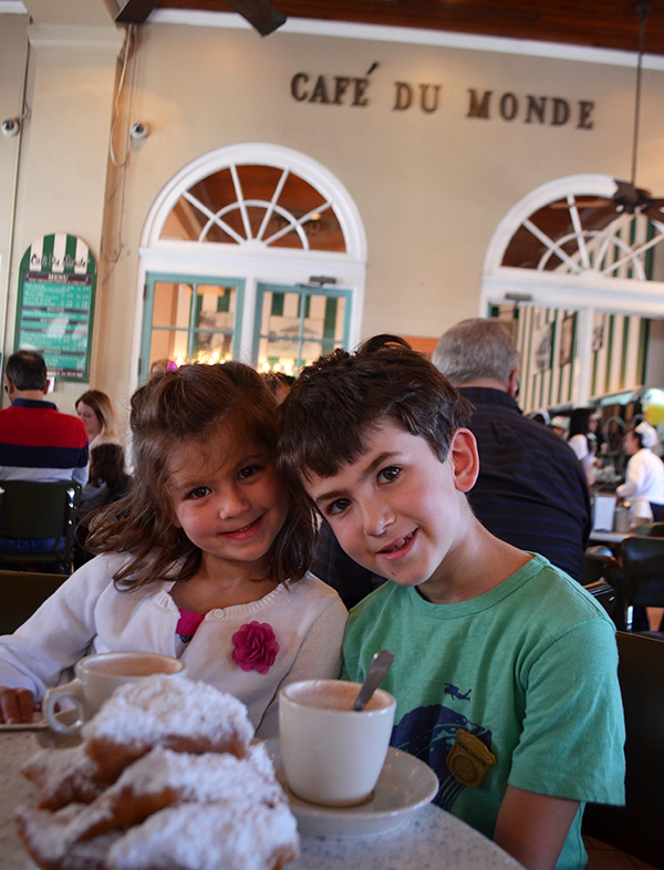 Beignets-Cafe-Du-Monde