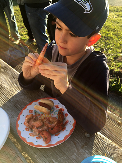 Eating-Shrimp-Crawfish-Mobile