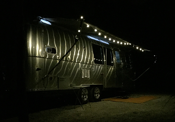 Light-bulbs-on-awning-Airstream