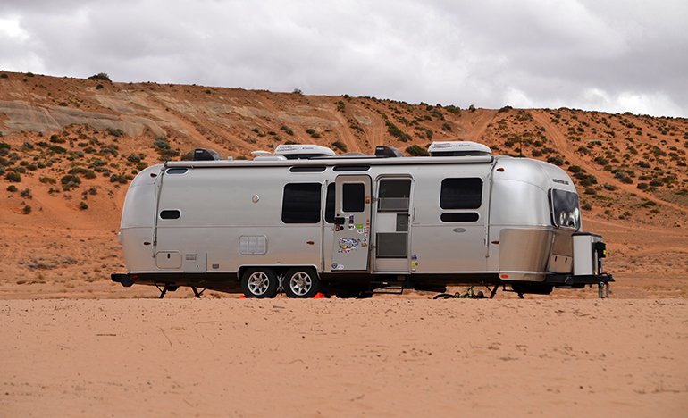 Lone-Rock-Beach-Camping-sandy-hill