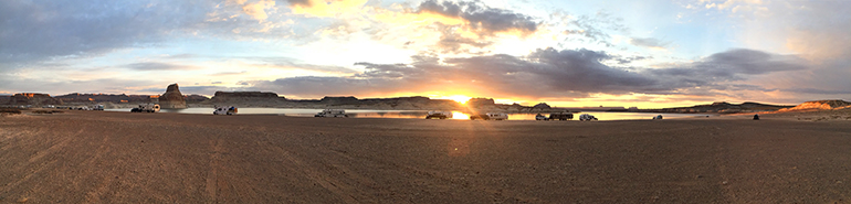 Lone-Rock-Beach-Panoramic-Airstreams