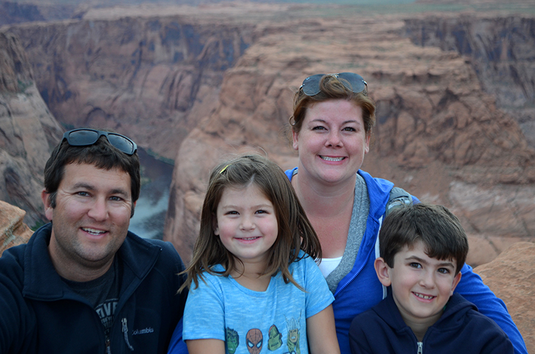 Family-Photo-Horseshoe-Bend