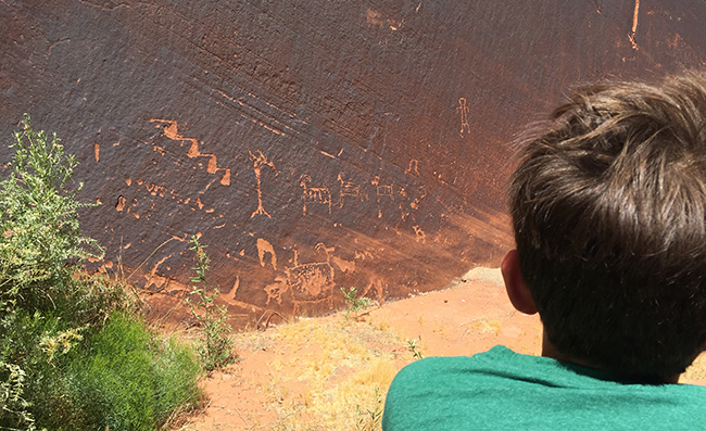 Glen-Canyon-Rafting-petroglyphs